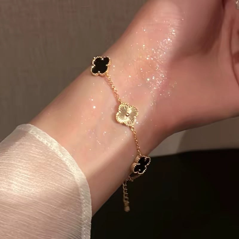 Black & Fluted Quatrefoil Chain Bracelet