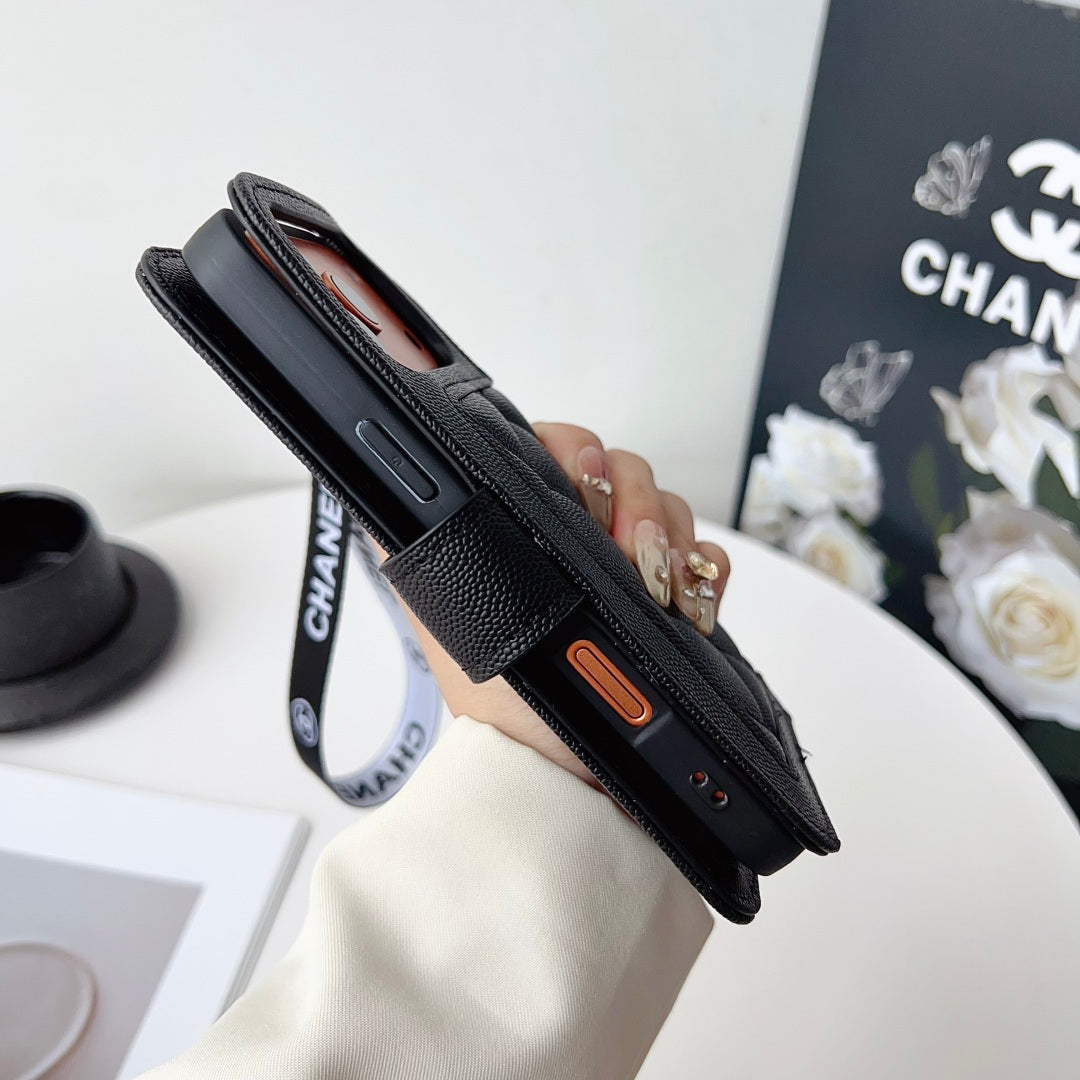 Funda acolchada para teléfono con correa ancha con letras