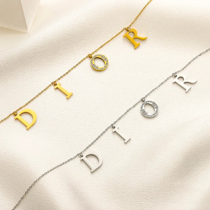 Collar de cadena fina con dije de letra en acero inoxidable 304