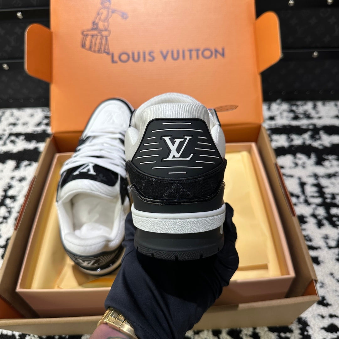 Zapatillas bajas con monograma en blanco y negro