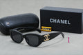 Gafas de sol cat-eye redondeadas con varillas con logotipo entrelazado