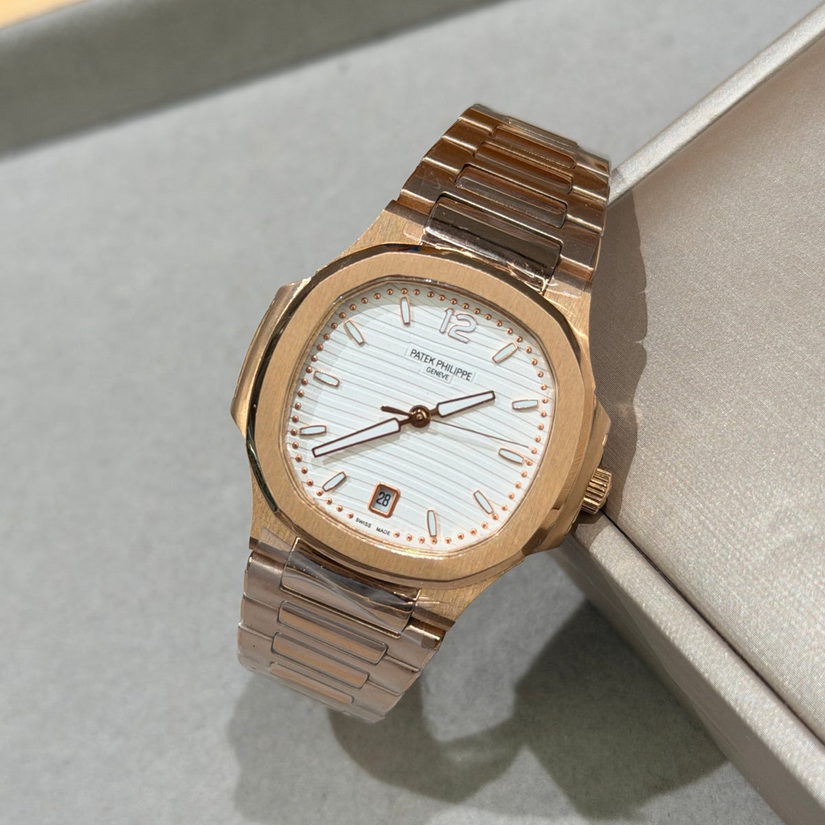 35 mm gold-tone watch - White - smooth bezel