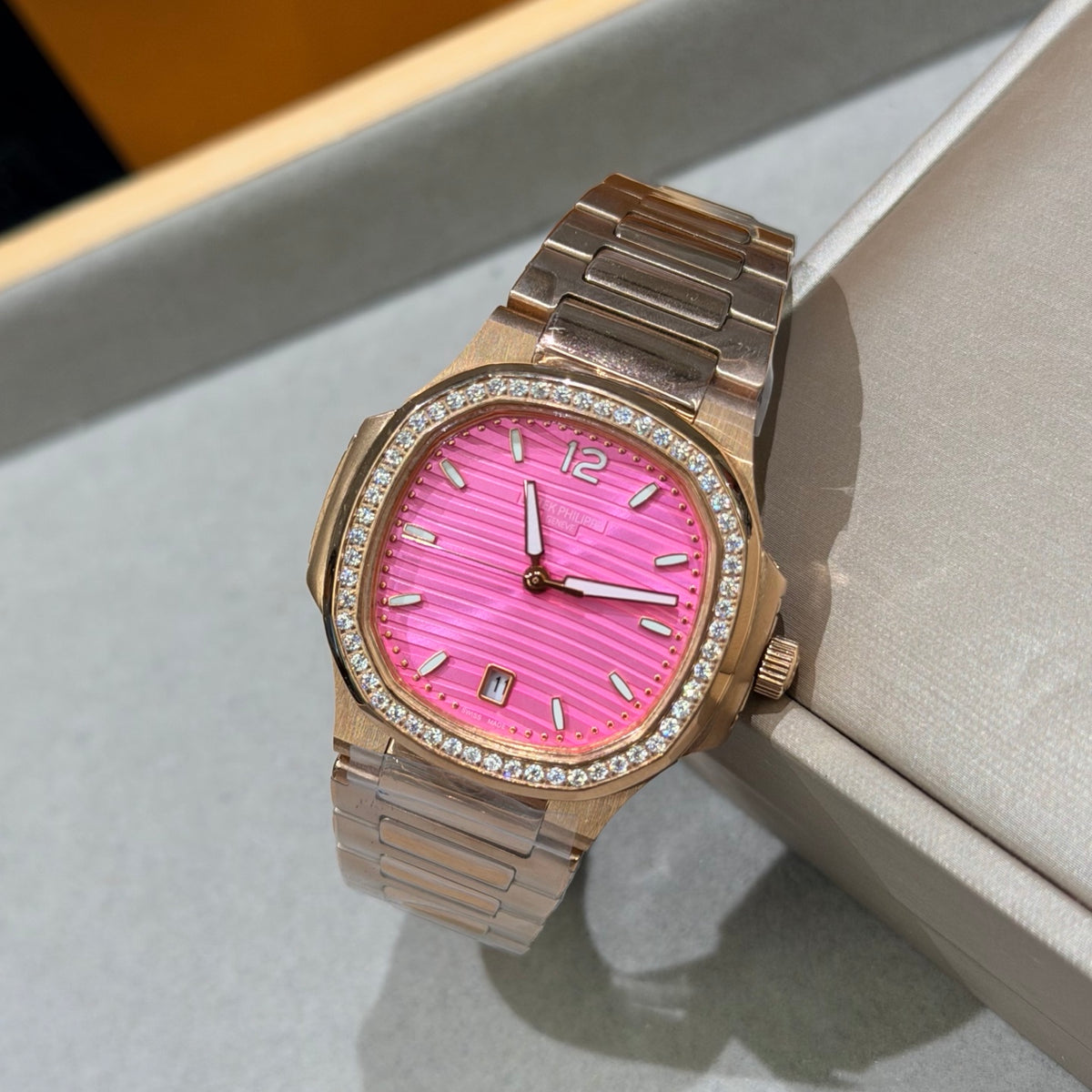 35 mm gold-tone watch - Hot Pink - crystal-set bezel