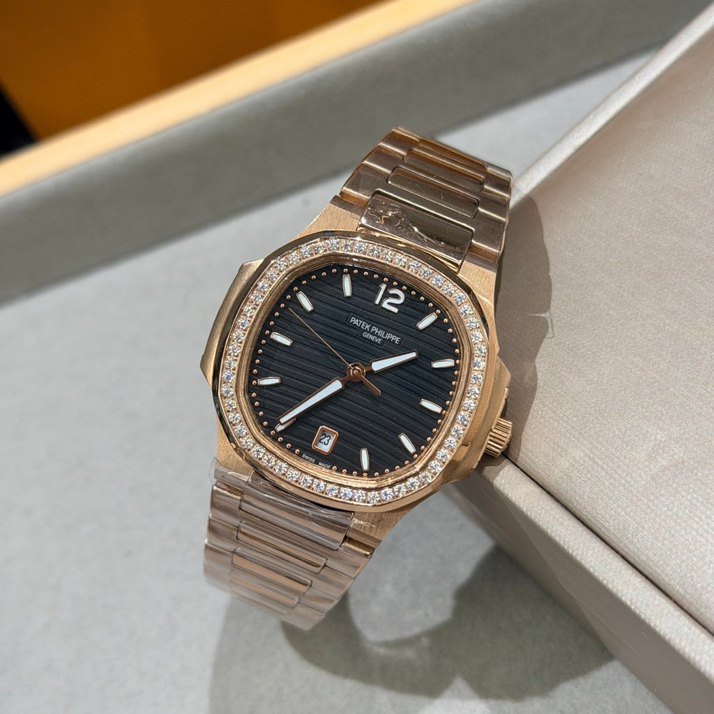 35 mm gold-tone watch - Black - crystal-set bezel