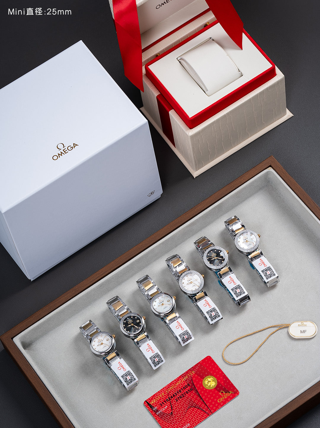25 mm two-tone bracelet watch presentation