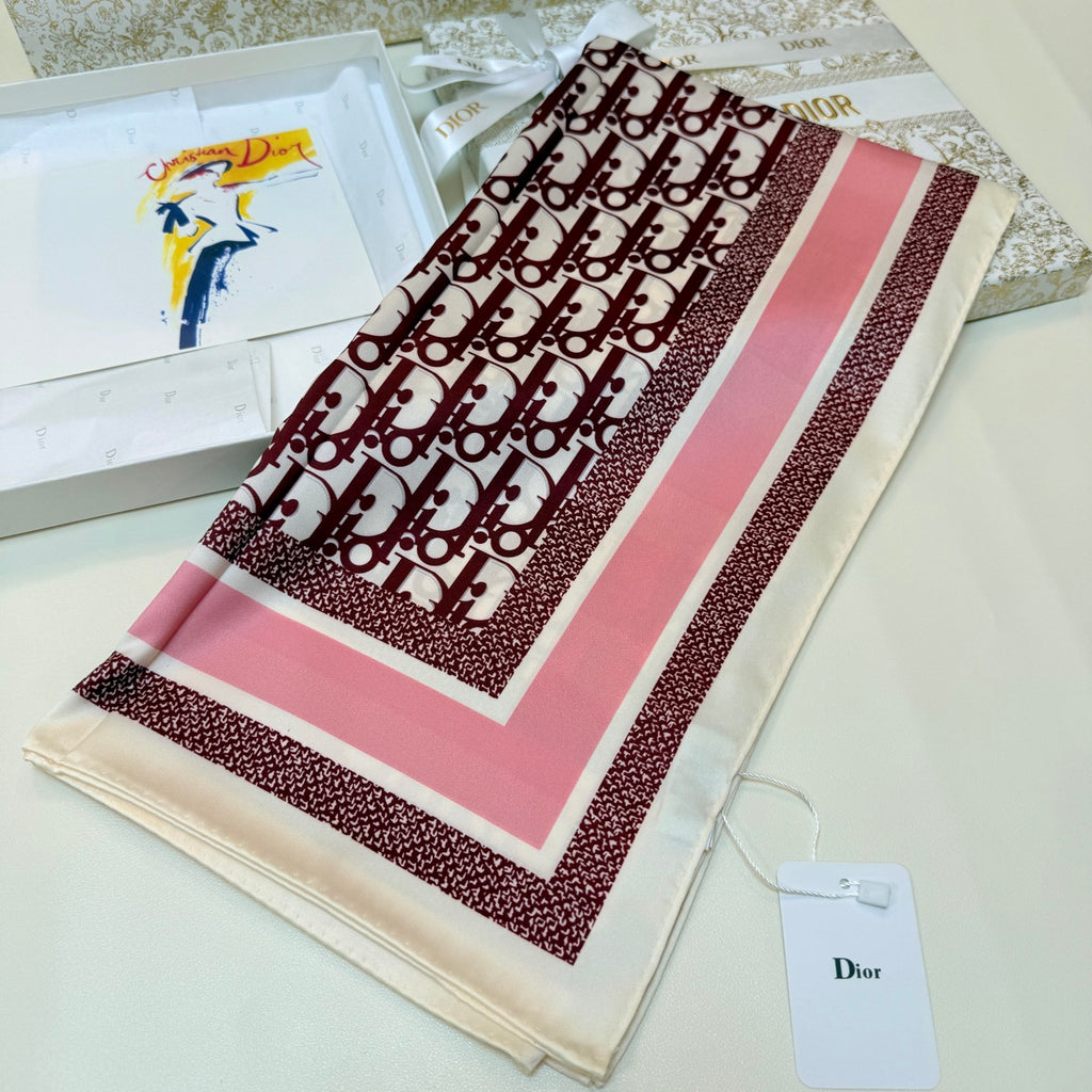 Lenço Quadrado com Monograma Repetido e Bordas às Riscas - 90 x 90 cm