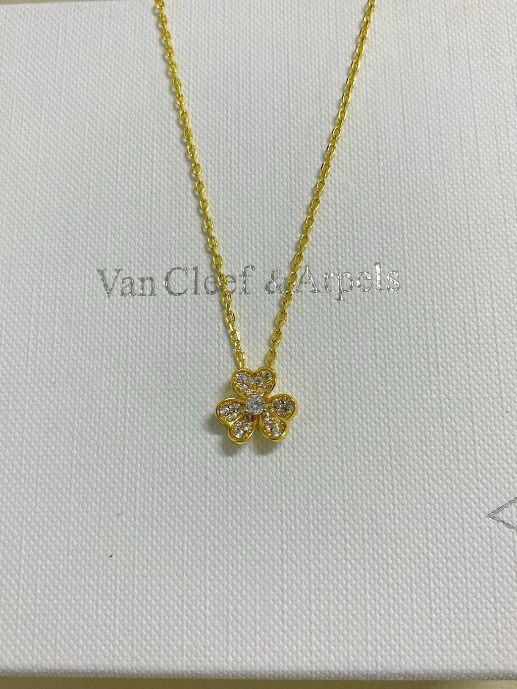 Collar con colgante de flores agrupadas - Opciones de tamaño