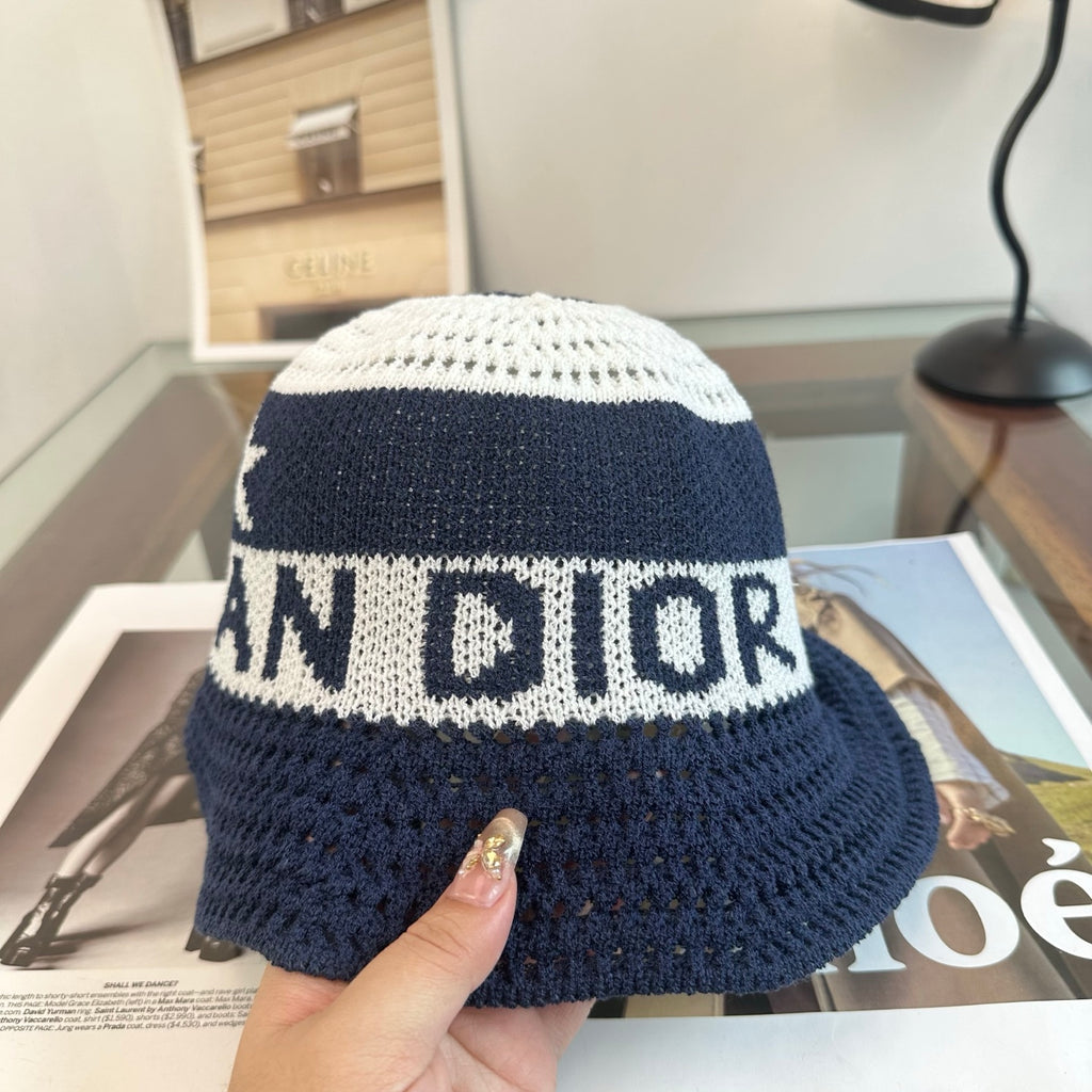 Sombrero de pescador de ganchillo con estrella y letras