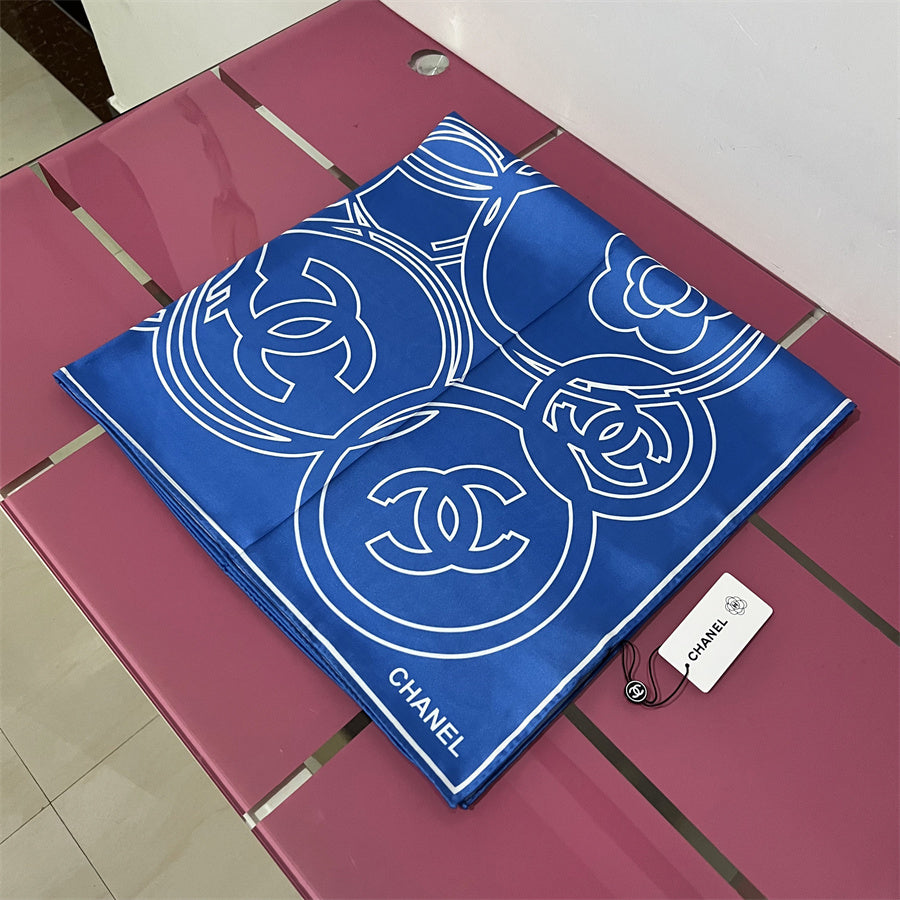 Outline Interlocking-C Square Scarf - 90 x 90 cm