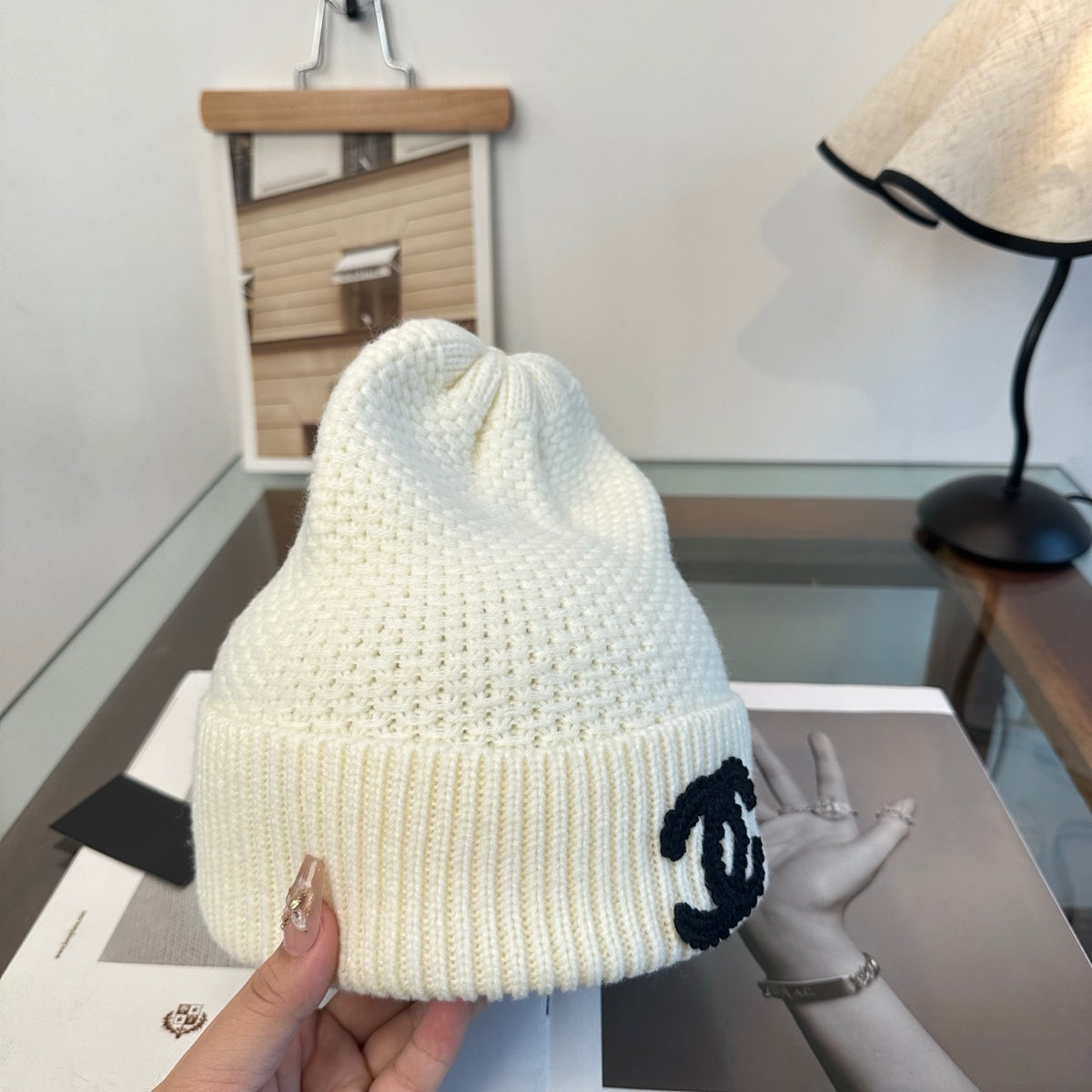 Bonnet côtelé à revers avec emblème brodé