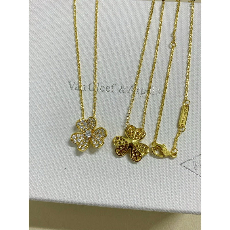 Collar con colgante de flores agrupadas - Opciones de tamaño