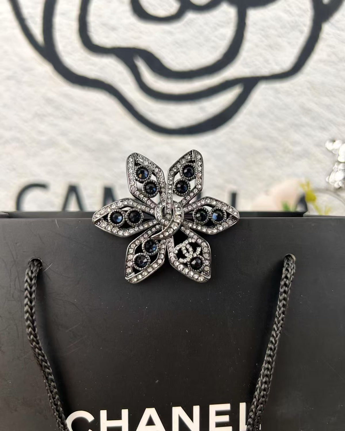 Openwork Flower Outline Brooch