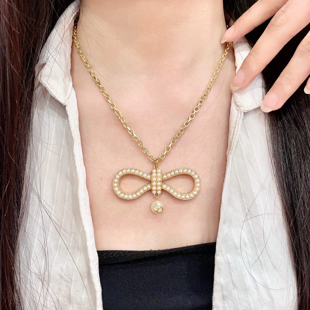 Collar con colgante infinito pavé y detalle colgante de imitación de perla