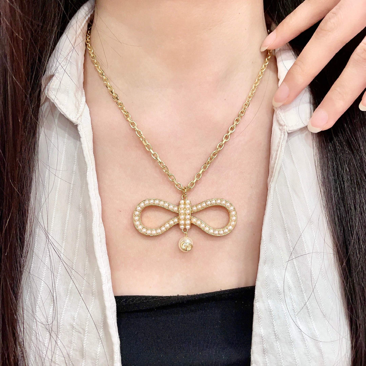 Collar con colgante infinito pavé y detalle colgante de imitación de perla