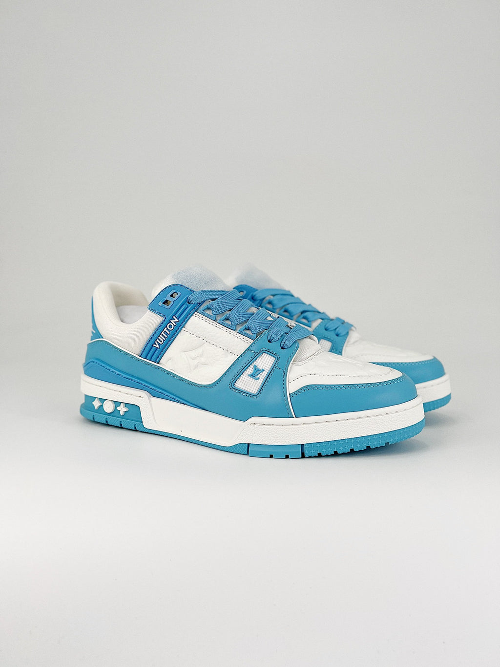 Zapatillas bajas azul cielo y blancas