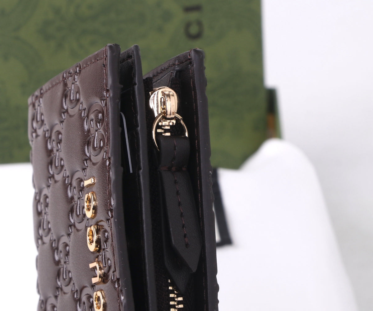 Cartera plegable con monograma en relieve 012