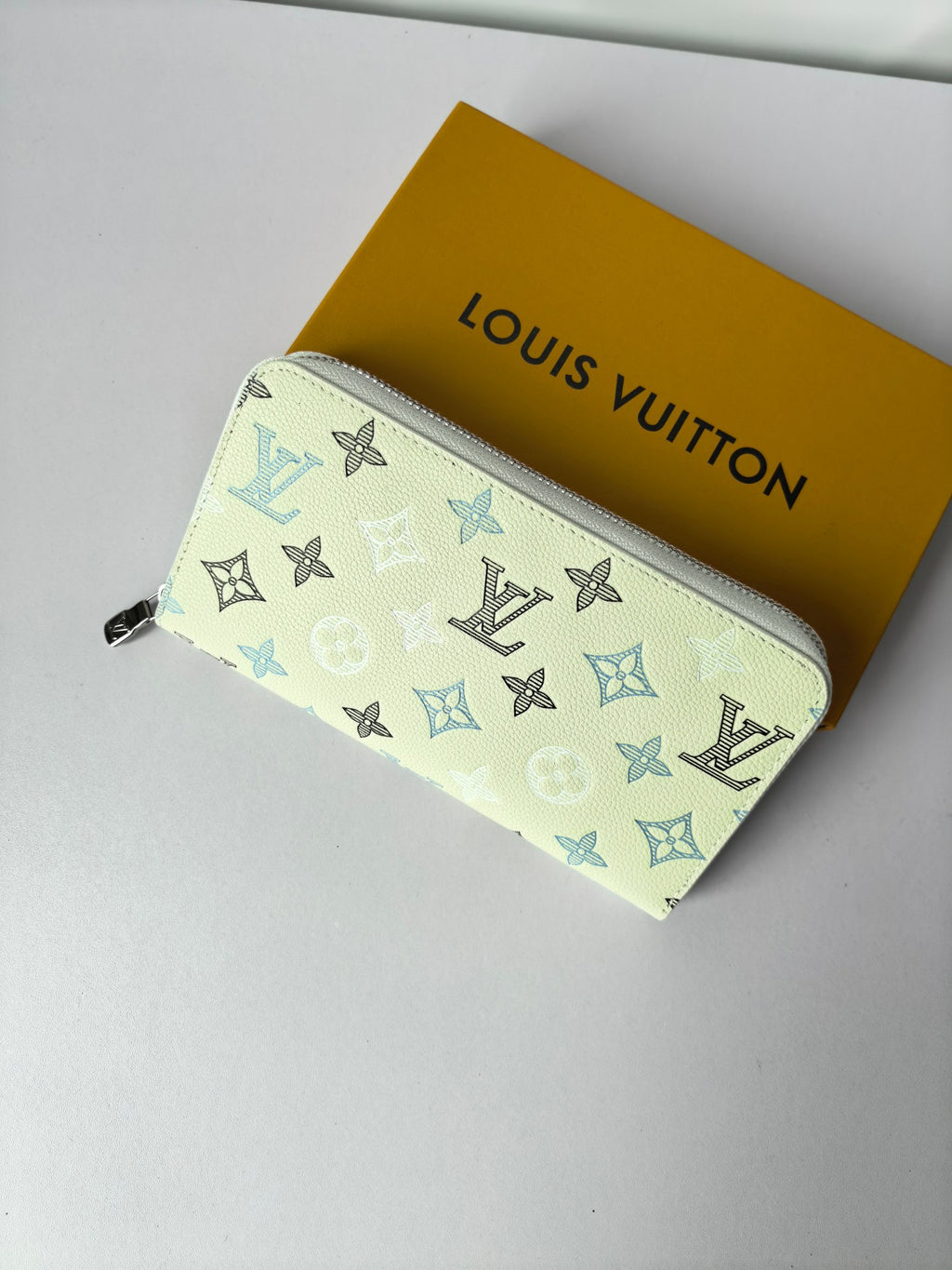 Portefeuille long multicolore à monogramme 005