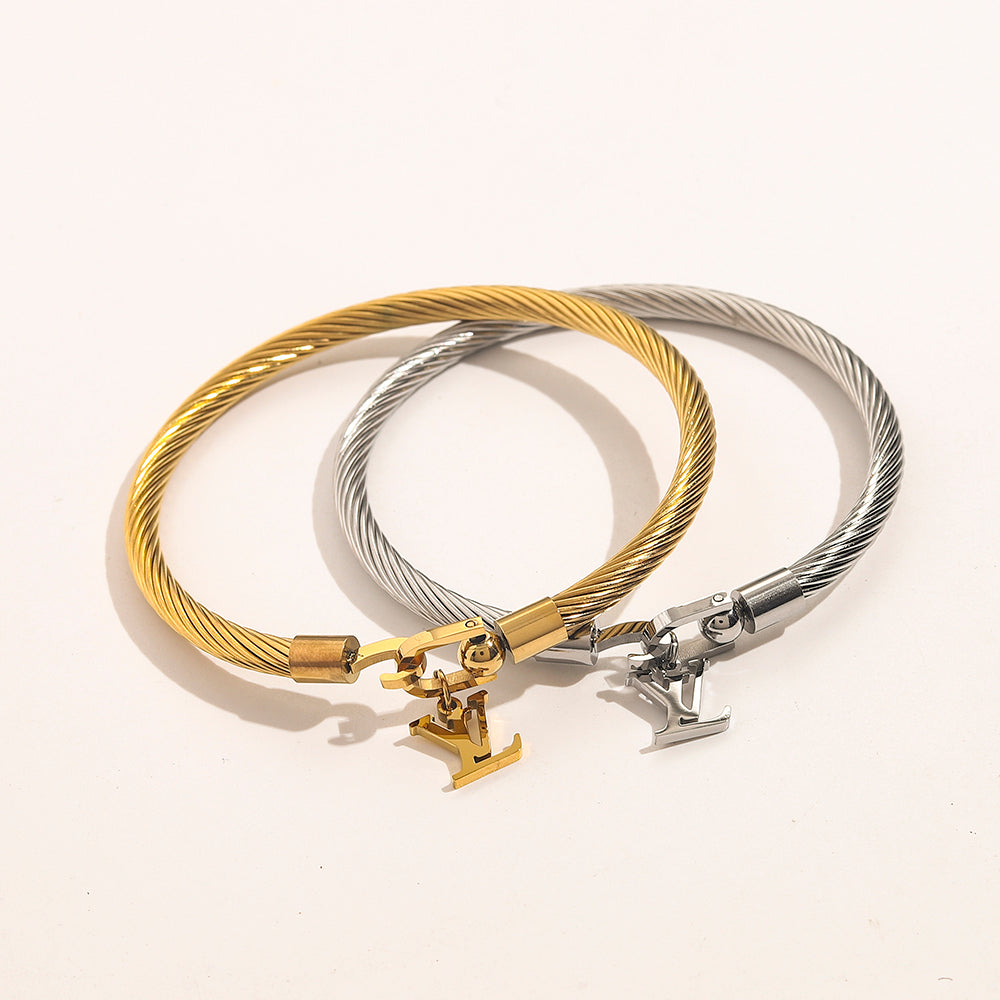 Pulseira de malha em aço inoxidável 304 com pingente de monograma