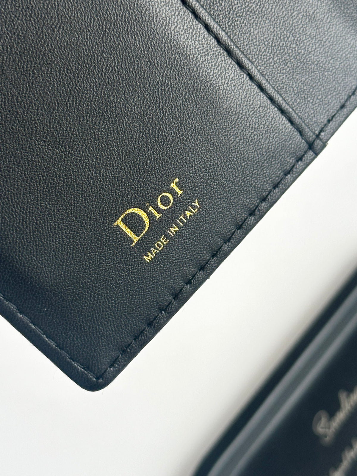 Billetera con Solapa y Lazo Monogram 017