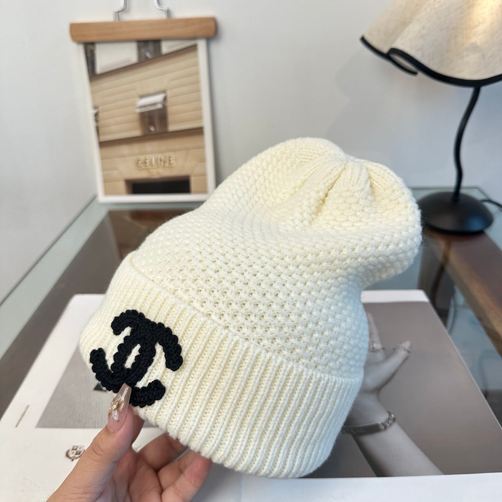 Bonnet côtelé à revers avec emblème brodé