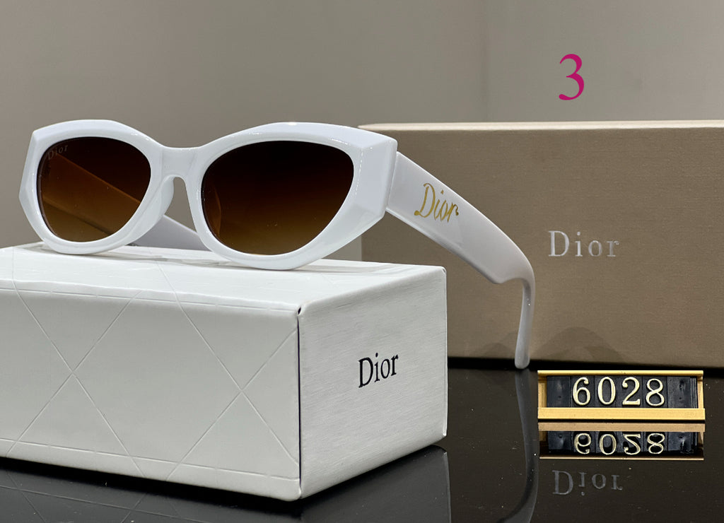 Gafas de sol ovaladas pequeñas con esquinas exteriores ensanchadas