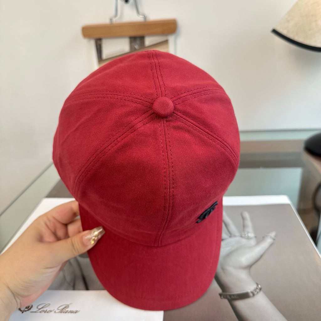 Gorra de béisbol lisa con emblema bordado