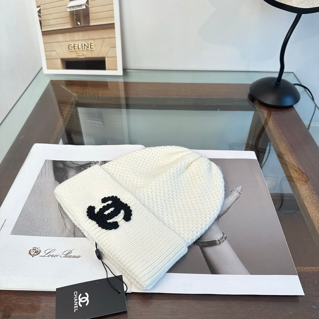 Bonnet côtelé à revers avec emblème brodé