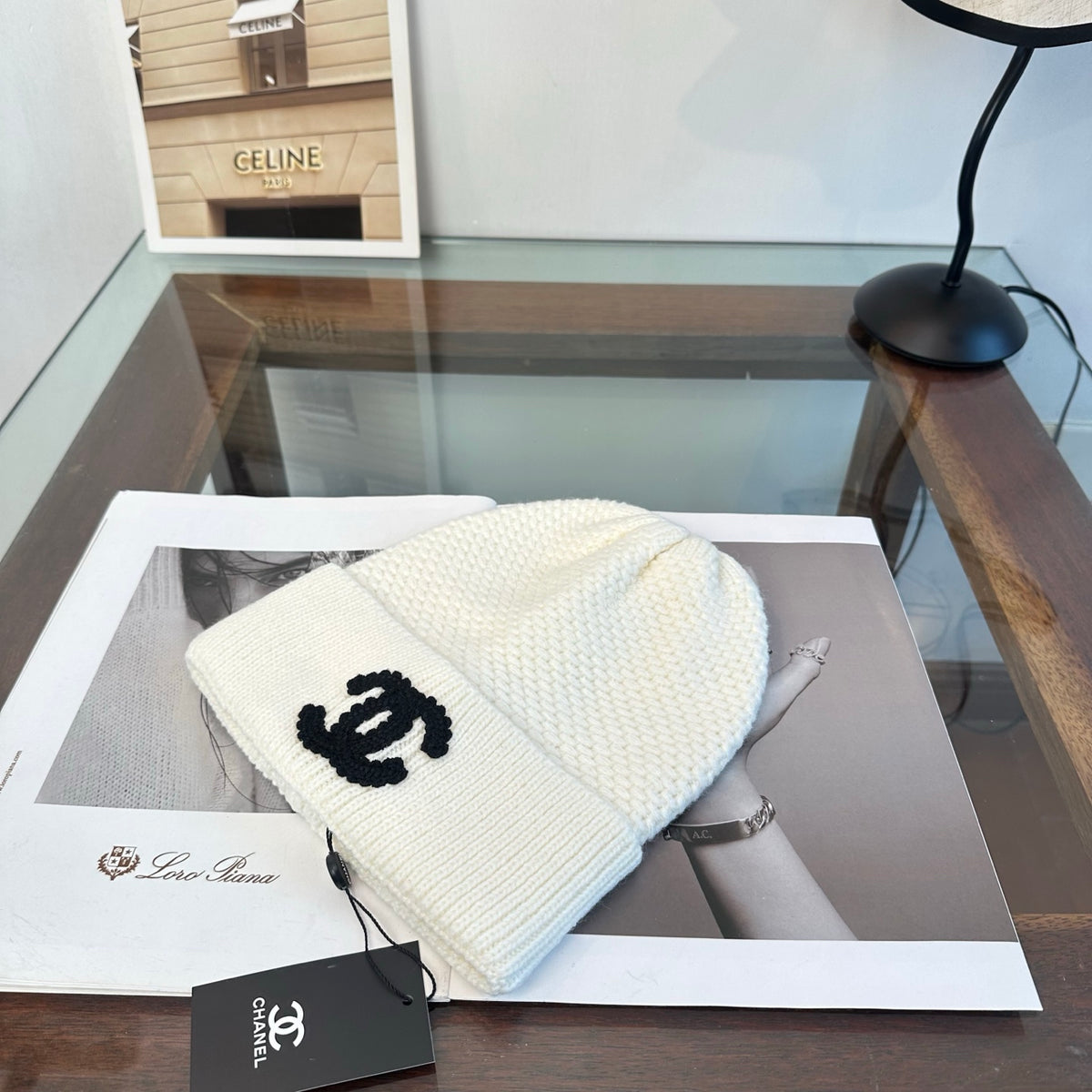 Bonnet côtelé à revers avec emblème brodé