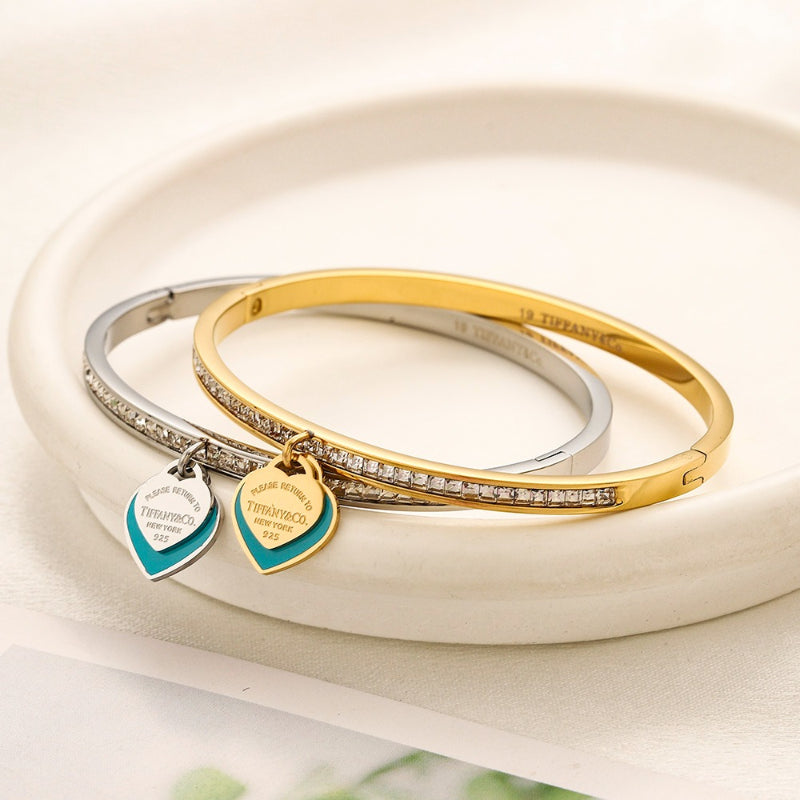 Brazalete pavé de acero inoxidable 304 con dije de corazón de borde de color