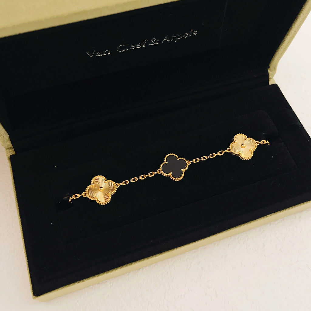 Black & Fluted Quatrefoil Chain Bracelet