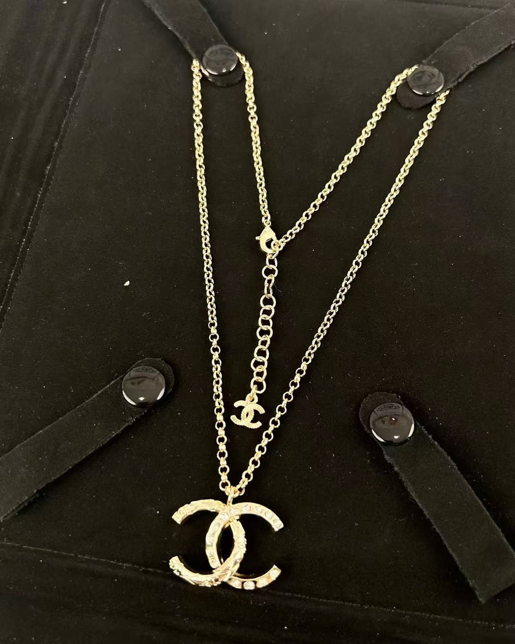 Gold Tone Rhinestone Interlocking Pendant Choker Necklace