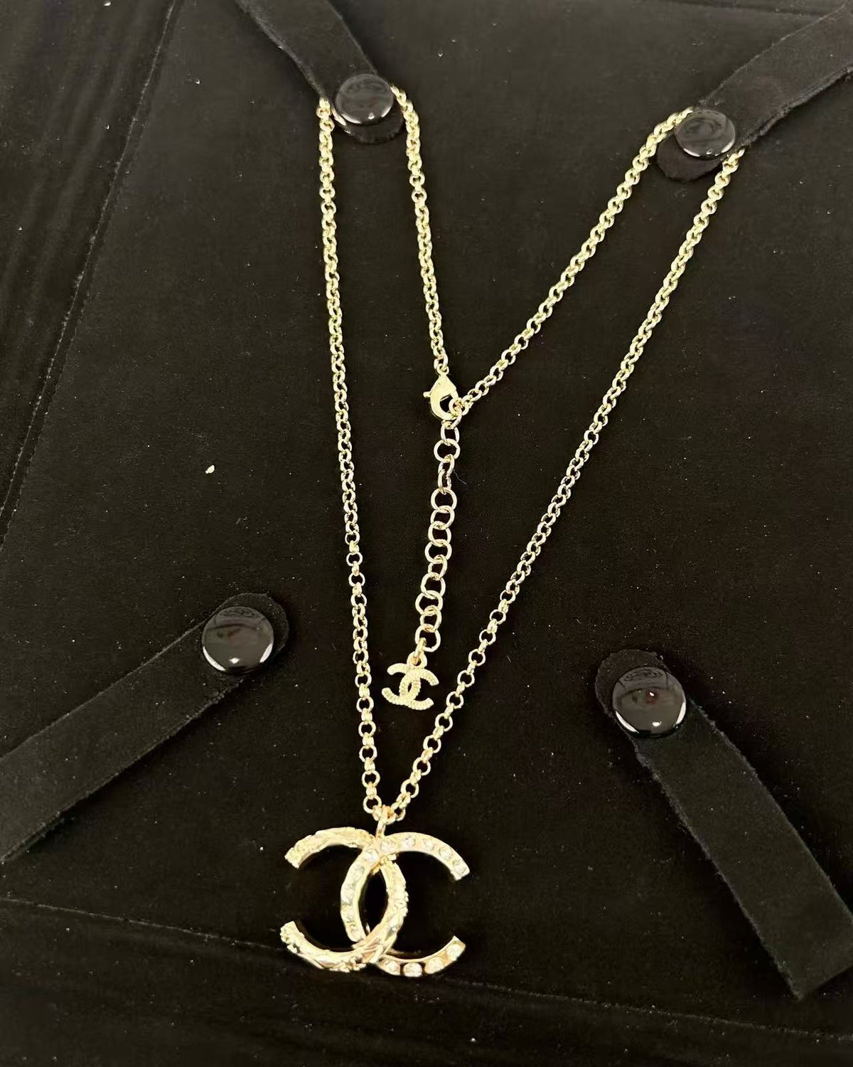Gold Tone Rhinestone Interlocking Pendant Choker Necklace