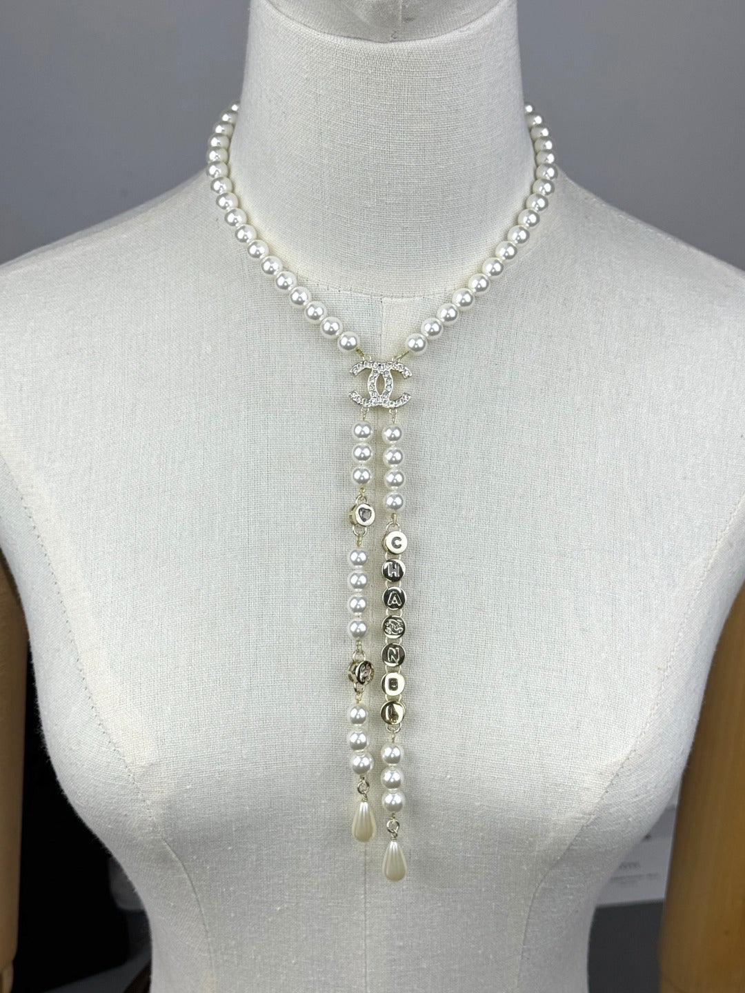 Pearl-Look Beaded Choker with Double Tassel