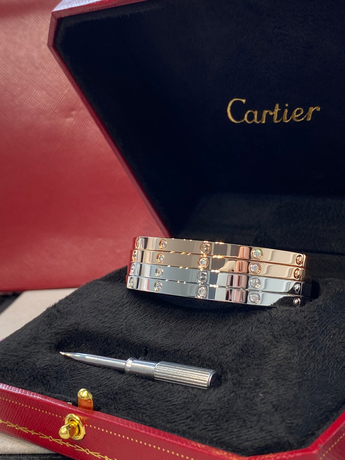 Bracelet jonc poli à détails vissés