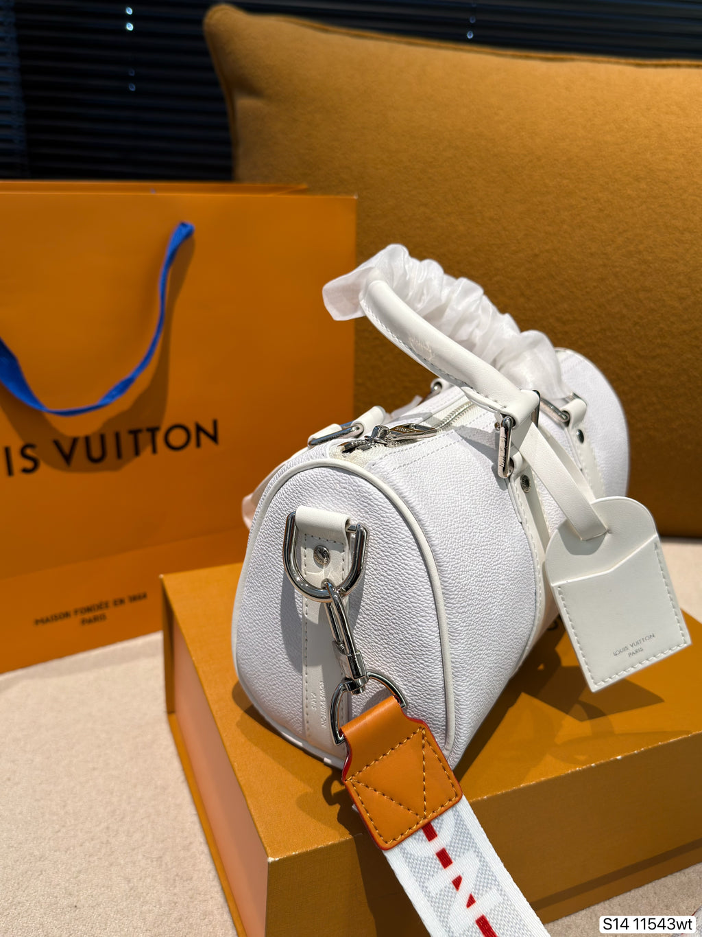 White Barrel Bag with Detachable Strap — view 4