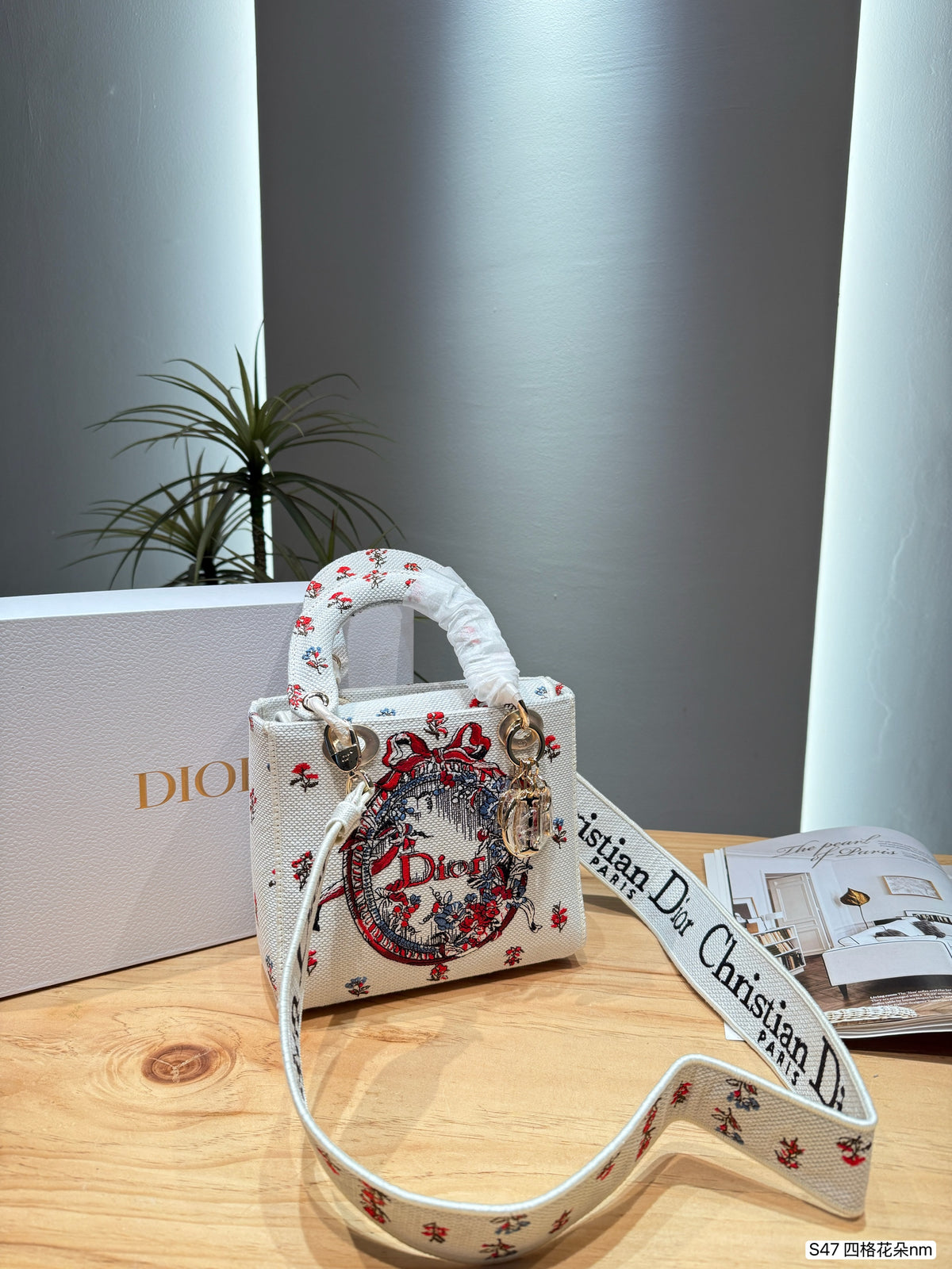 White Floral Embroidered Top-Handle Bag — view 4
