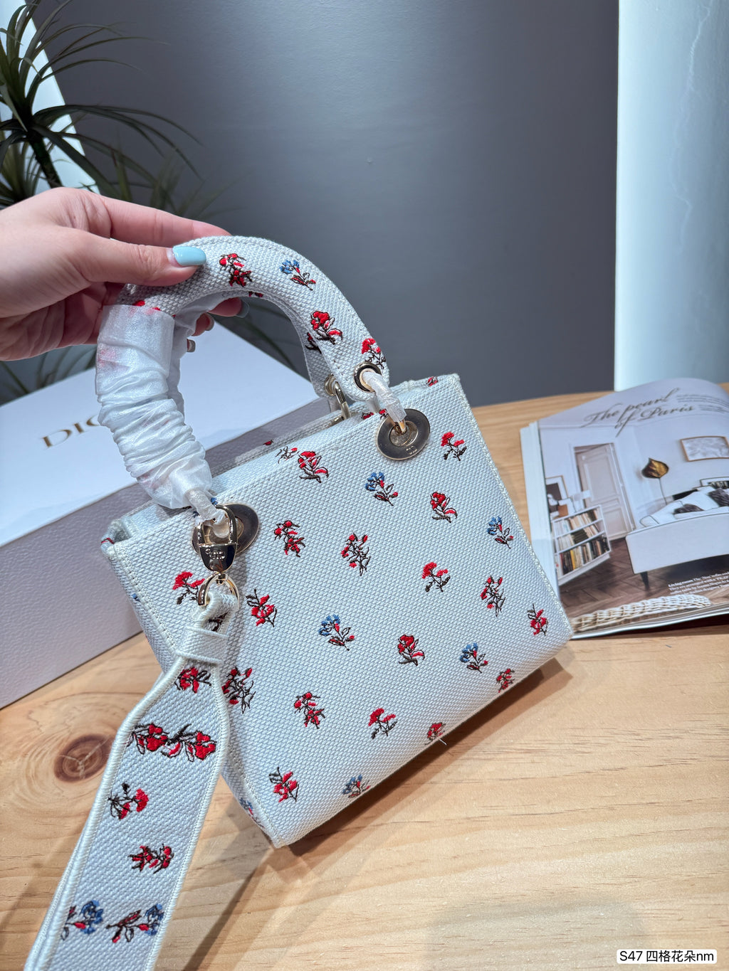 White Floral Embroidered Top-Handle Bag — view 5