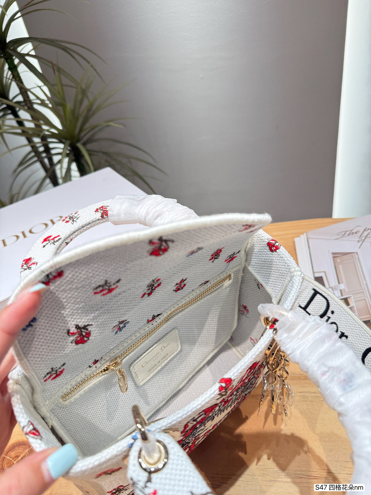 White Floral Embroidered Top-Handle Bag — view 7