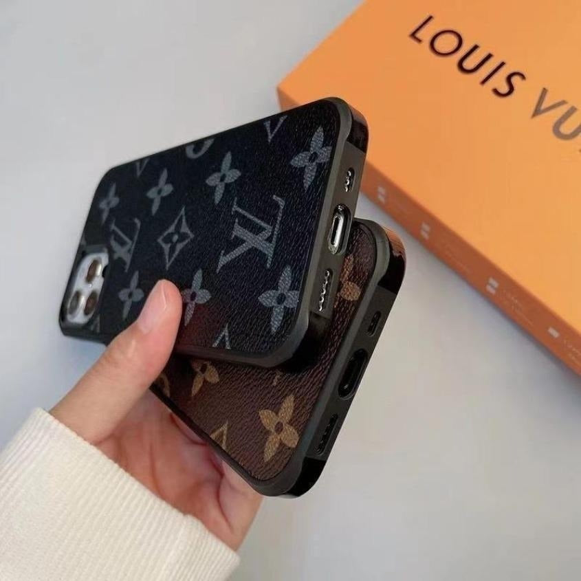Coque de téléphone monogramme oversize