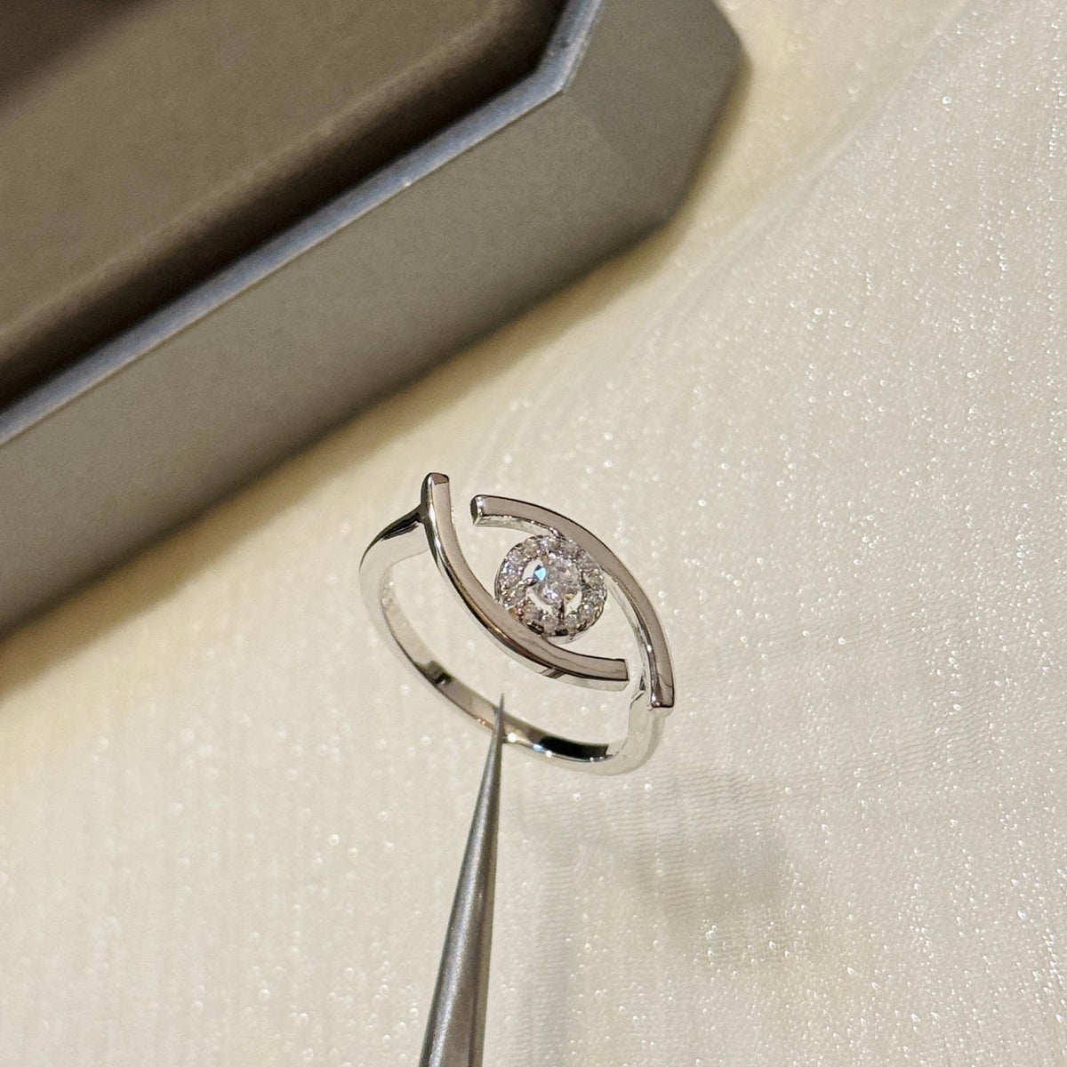 Spiral Ring with Round Stone Detail