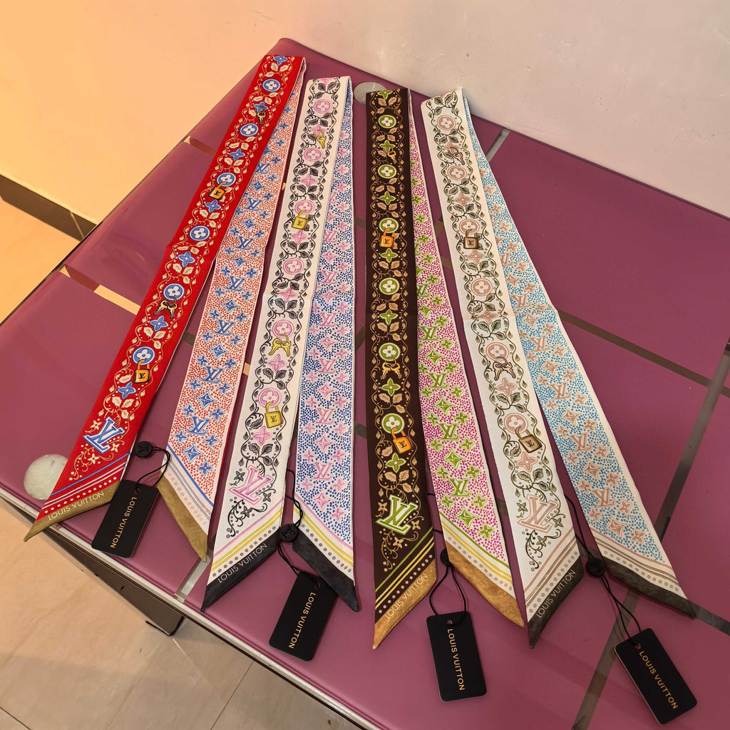 Foulard ruban à monogramme floral orné - 5 x 120 cm
