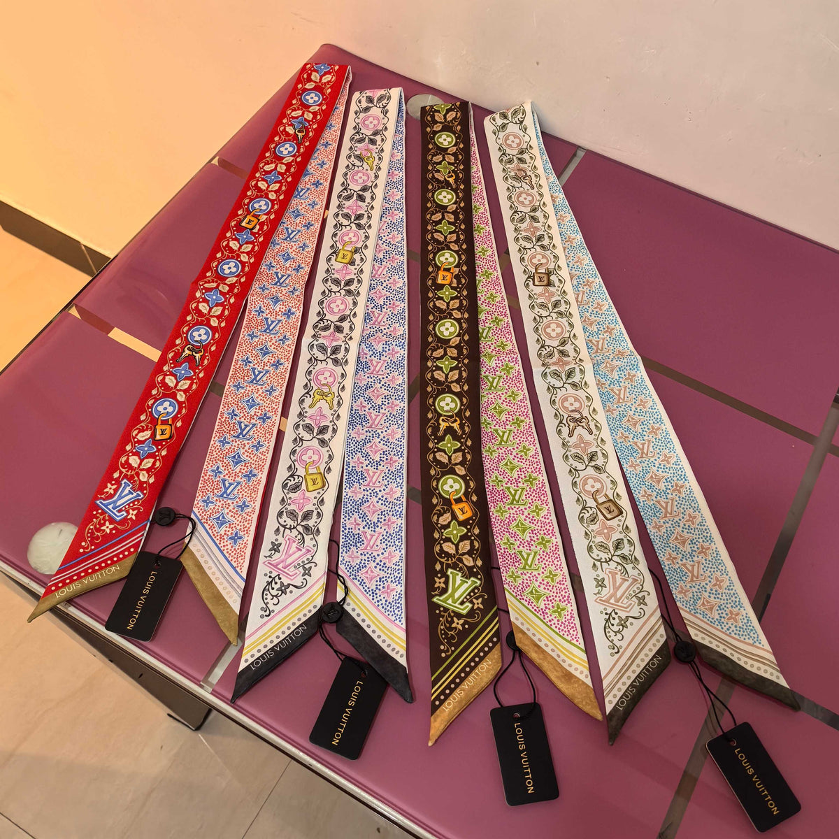 Foulard ruban à monogramme floral orné - 5 x 120 cm