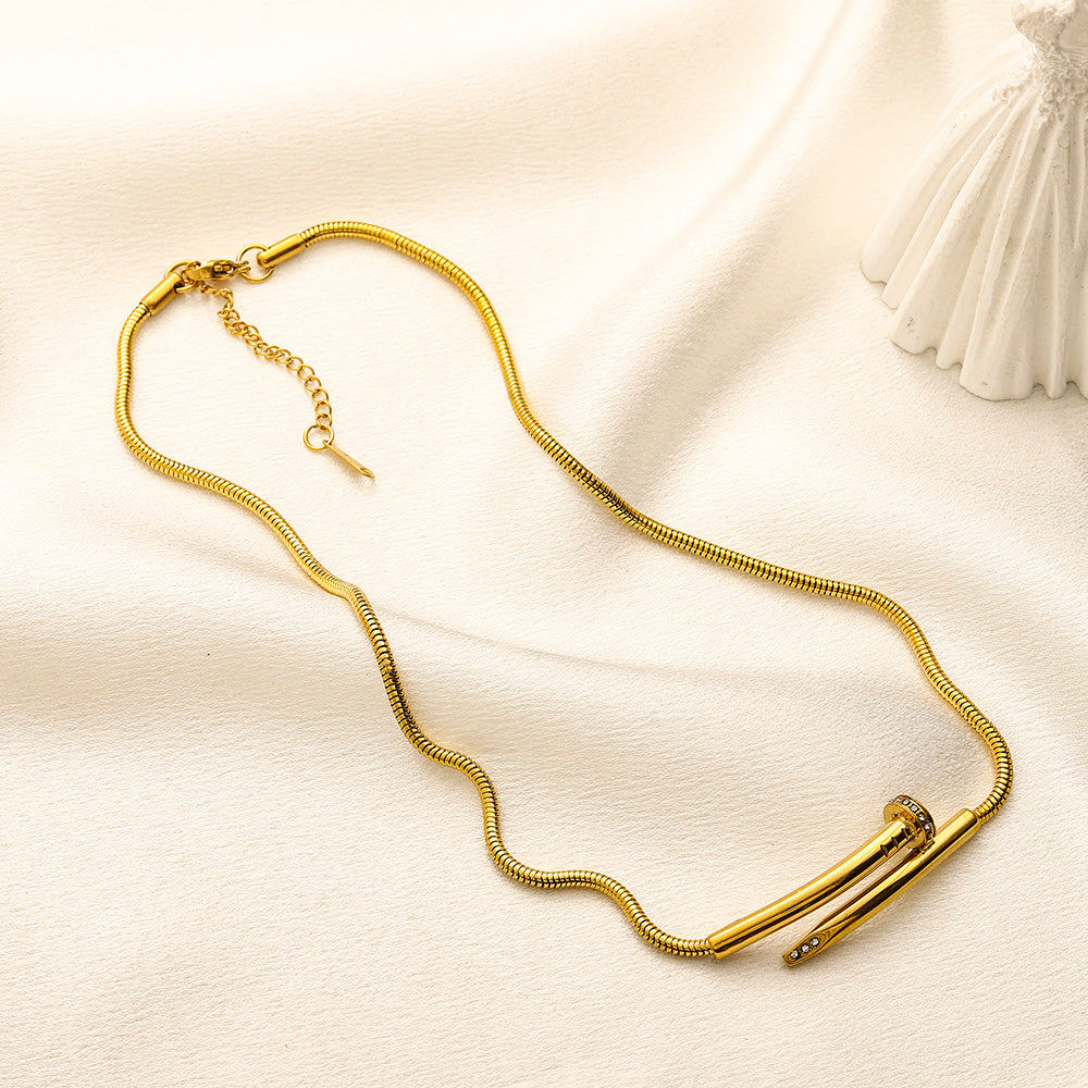 Collar con colgante de clavo horizontal de acero inoxidable 304