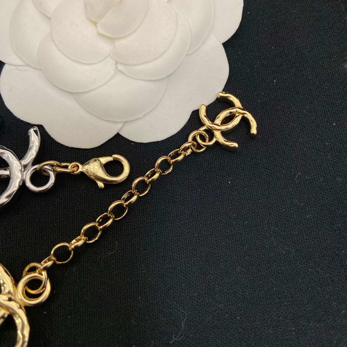 Openwork Bow-Link Necklace