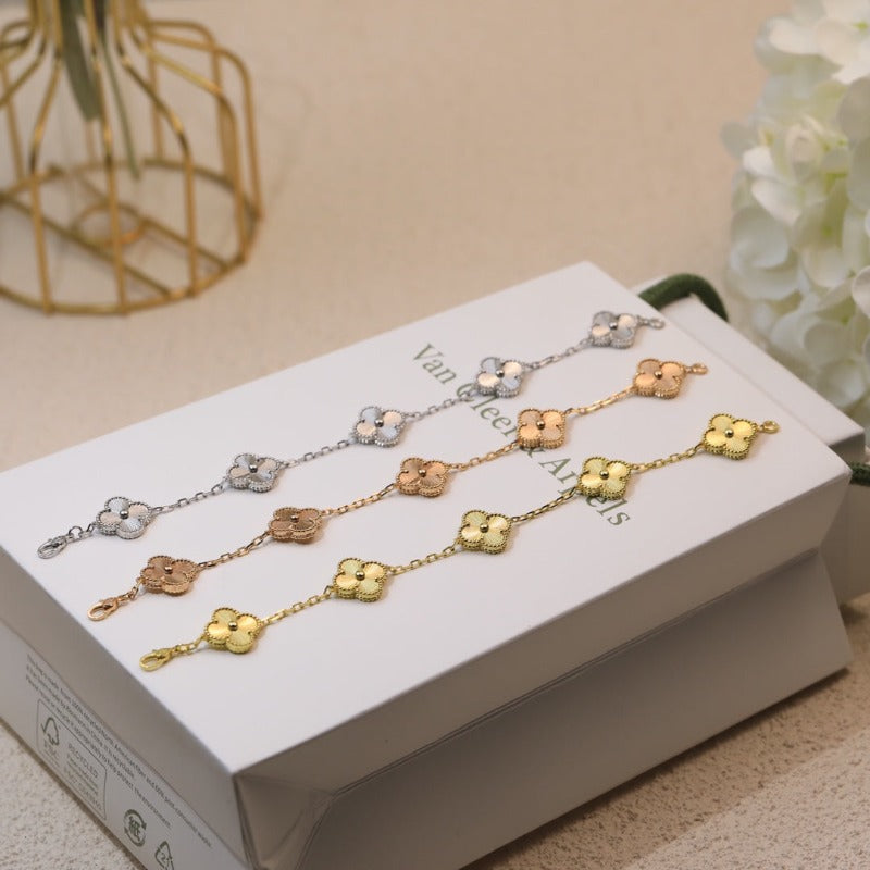 Bracelet à motif de quatre-feuilles cannelé