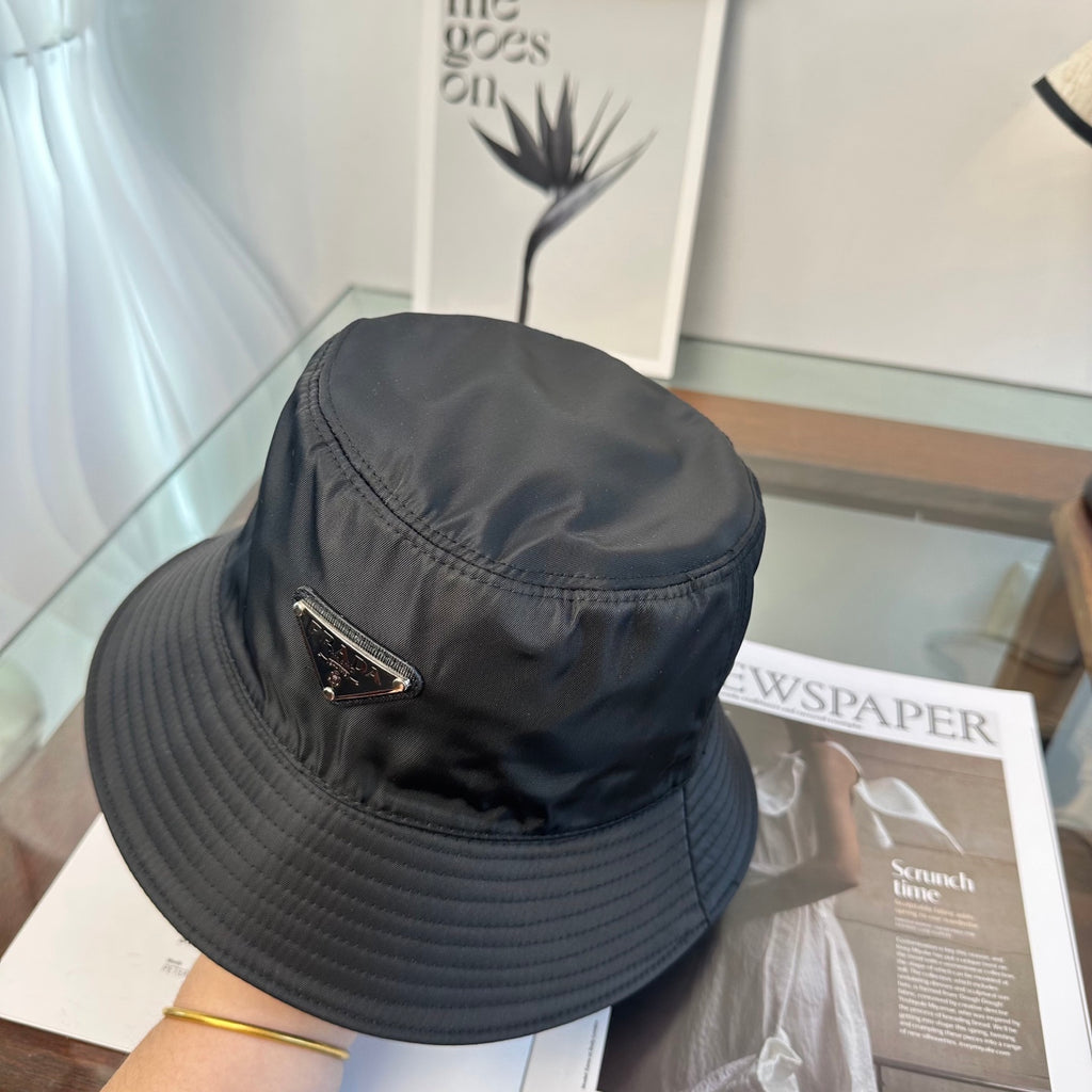 Gorro de pescador liso con parche triangular