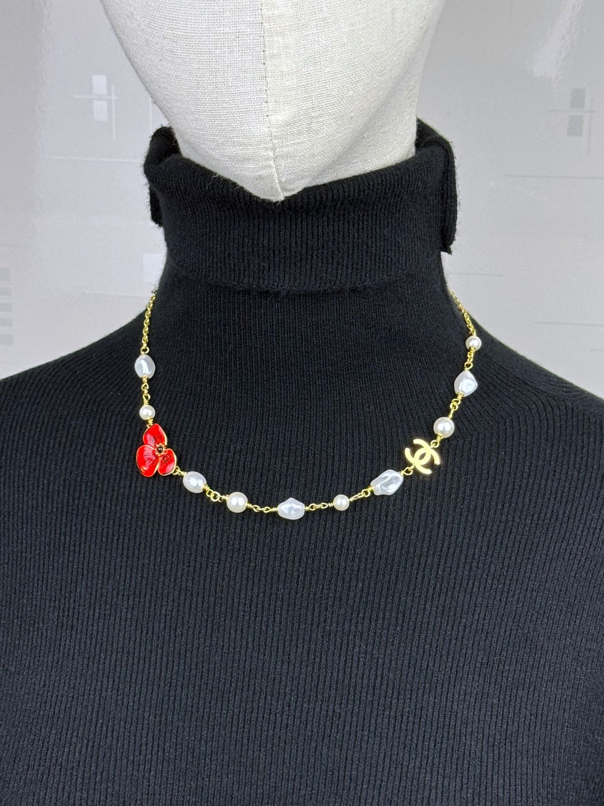 Gold Tone Enamel Flower Faux Pearl Choker Necklace