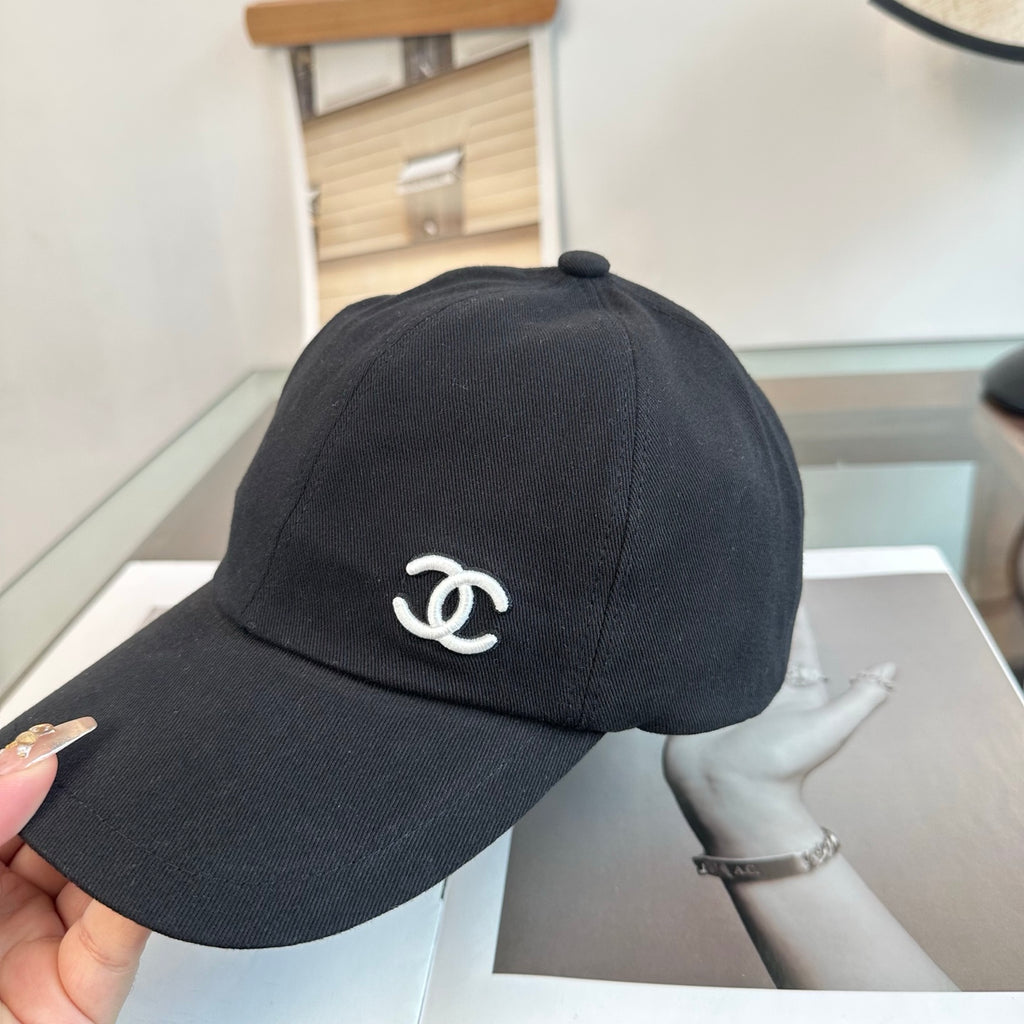 Gorra de béisbol lisa con emblema bordado