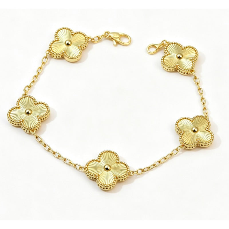 Bracelet à motif de quatre-feuilles cannelé