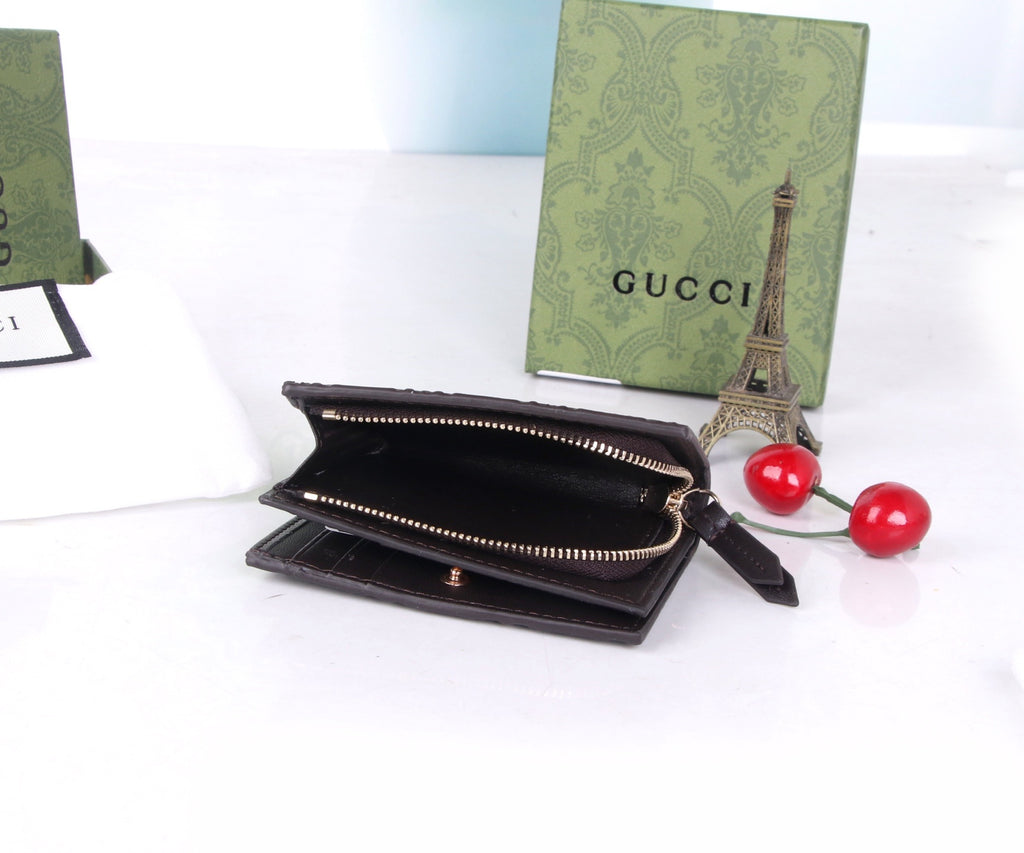 Cartera plegable con monograma en relieve 012